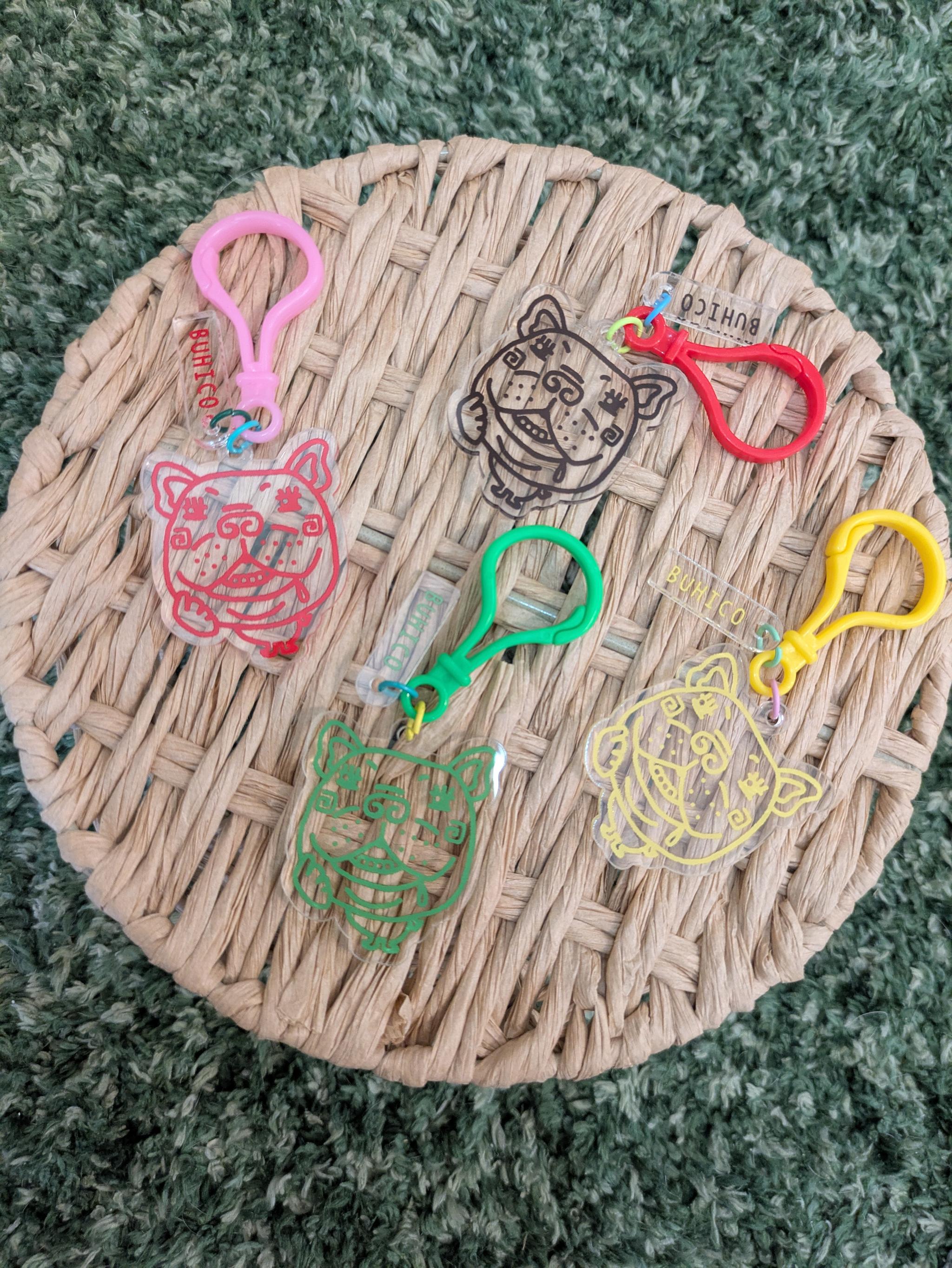 ぶさかわBUHICOのアクリルキーホルダー